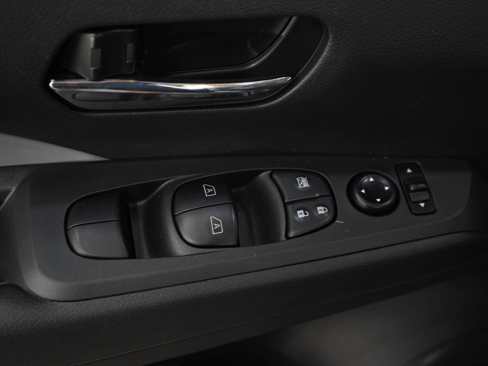 Used 2024 Nissan Kicks SR w/ SR Premium Package FWD image 20