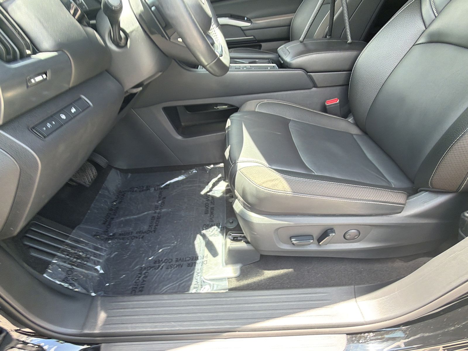 Certified 2025 Nissan Pathfinder SL w/ SL Premium Package FWD image 29