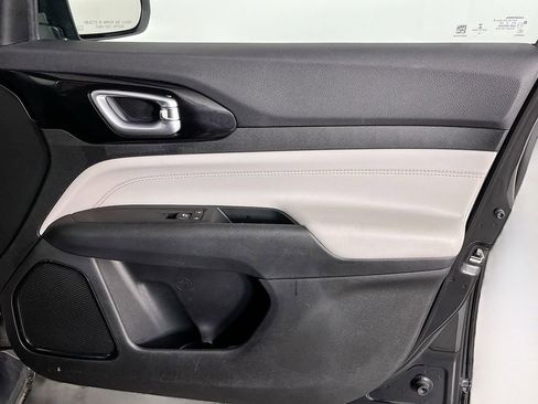 Used 2022 Jeep Compass Limited image 34