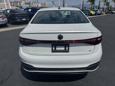Used 2025 Volkswagen Jetta SE w/ Sunroof Package FWD image 8