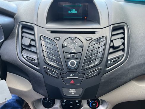 Used 2015 Ford Fiesta SE image 19