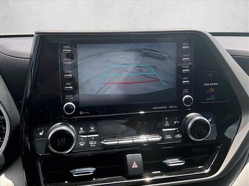 Used 2021 Toyota Highlander XLE FWD image 23