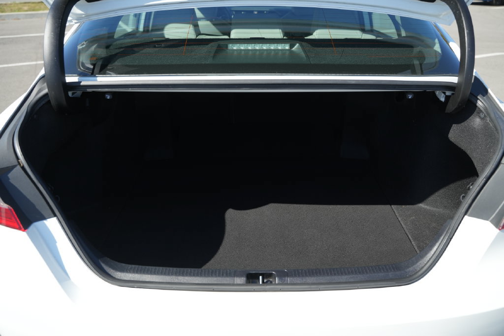 Used 2020 Toyota Camry SE FWD image 18