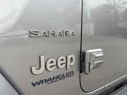 Used 2018 Jeep Wrangler Unlimited Sahara image 6
