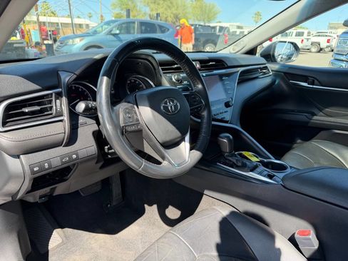 Used 2018 Toyota Camry XLE image 18