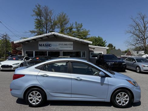Used 2012 Hyundai Accent GLS FWD image 3