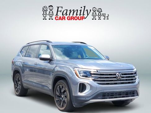 Used 2024 Volkswagen Atlas SE FWD image 2