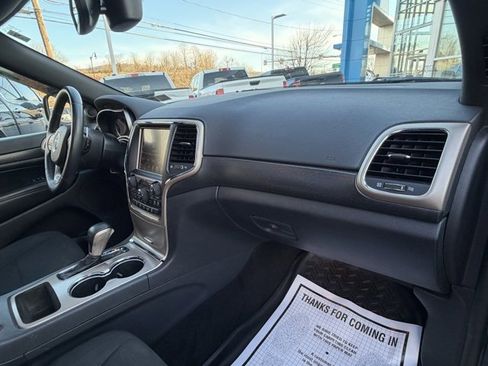 Used 2017 Jeep Grand Cherokee Laredo w/ Quick Order Package 23E image 37