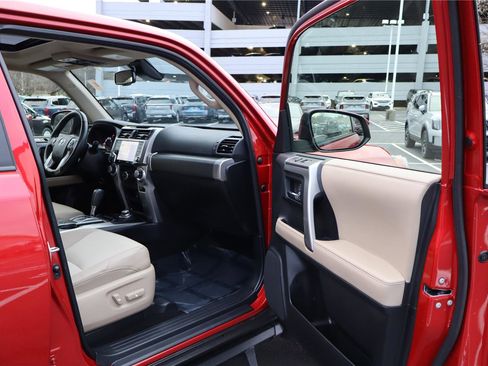 Used 2024 Toyota 4Runner SR5 Premium image 27