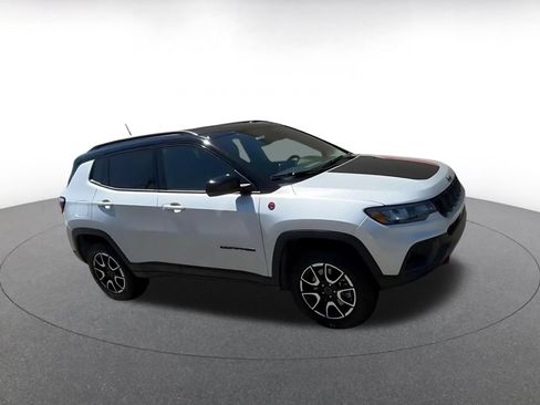 Used 2026 Jeep Compass Trailhawk AWD/4WD image 2
