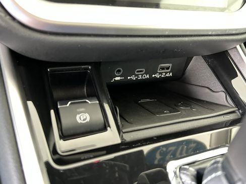 Certified 2023 Subaru Outback Limited image 31