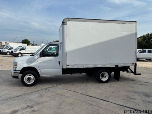 Used 2016 Ford E-350 and Econoline 350 Super Duty RWD image 4