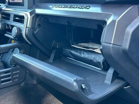 Certified 2024 Toyota Tacoma SR5 AWD/4WD image 34
