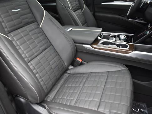 Certified 2026 Cadillac Escalade Platinum Sport w/ LPO, ONYX Package image 39