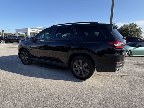 Used 2025 Honda Pilot Sport image 7