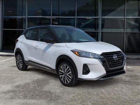 Used 2024 Nissan Kicks SR image 2