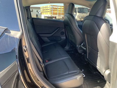 Used 2022 Tesla Model Y Long Range AWD/4WD image 25