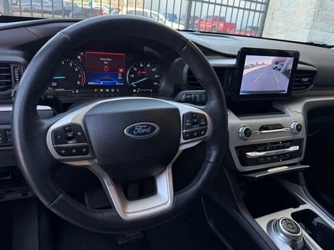 Used 2023 Ford Explorer XLT AWD/4WD image 10