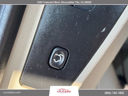 Used 2016 Chrysler Town & Country Touring image 20