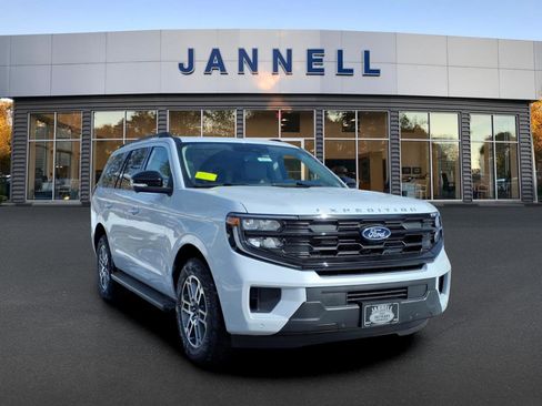 New 2026 Ford Expedition Active image 2