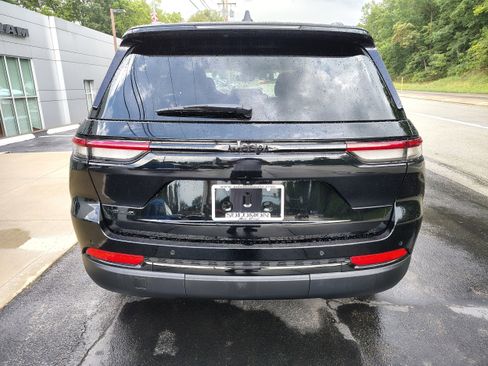 Certified 2023 Jeep Grand Cherokee Altitude image 6