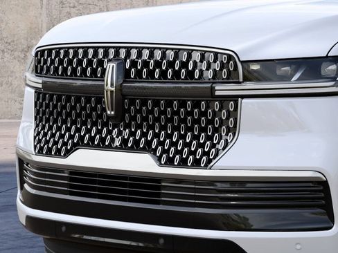 New 2027 Lincoln Navigator Premiere RWD image 17