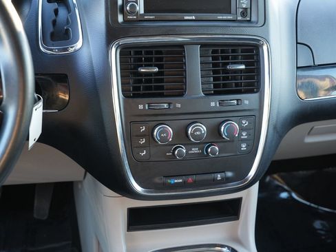 Used 2020 Dodge Grand Caravan SXT w/ Rear Park Assist Package image 24