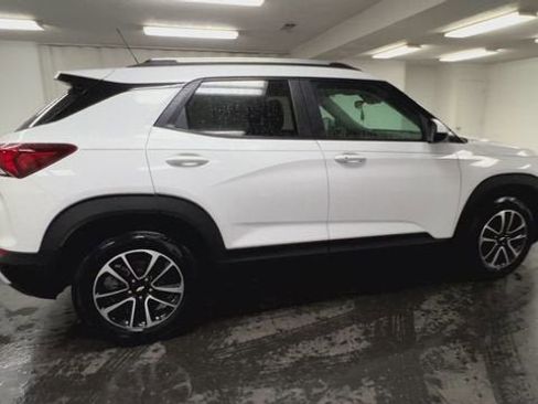 Used 2024 Chevrolet TrailBlazer LT w/ LT Cold Weather Package image 9