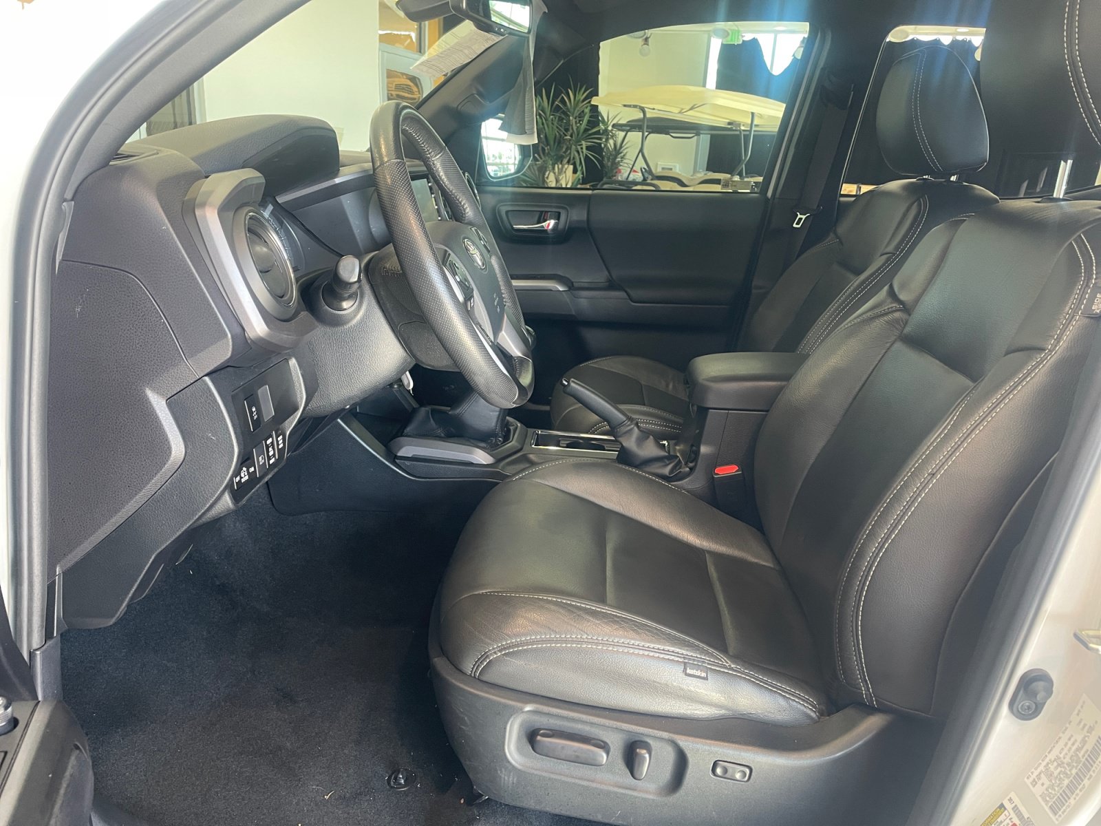 Used 2020 Toyota Tacoma TRD Off-Road AWD/4WD image 14