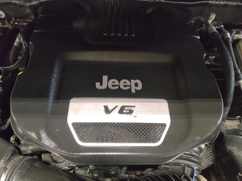 Used 2017 Jeep Wrangler Unlimited Sahara w/ Connectivity Group AWD/4WD image 30