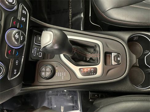 Used 2015 Jeep Cherokee Trailhawk w/ Comfort/Convenience Group image 33