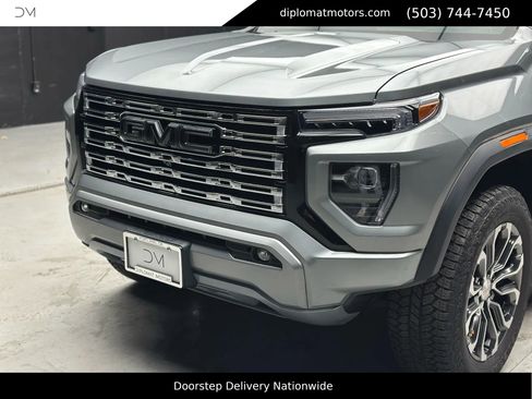 Used 2023 GMC Canyon Denali image 13