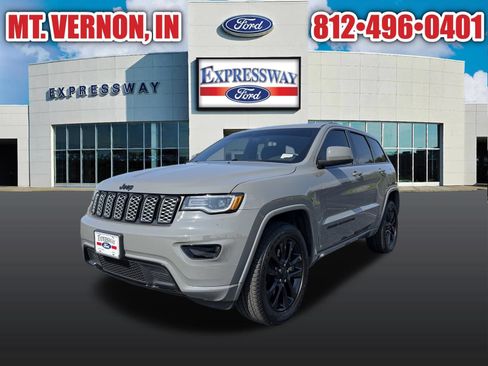 Used 2022 Jeep Grand Cherokee Laredo X AWD/4WD image 2