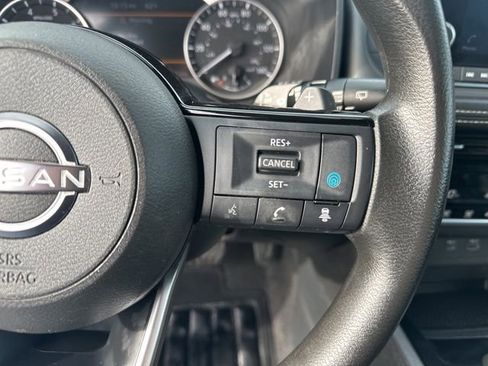 Used 2022 Nissan Rogue SV image 15