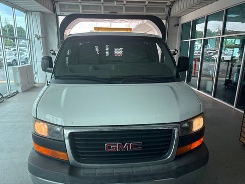 Used 2015 GMC Savana 2500 RWD image 2