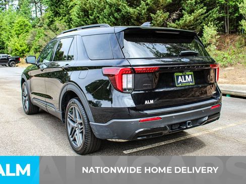 Used 2025 Ford Explorer ST-Line w/ ST-Line Street Pack AWD/4WD image 4