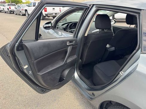 Used 2012 MAZDA MAZDA3 i Touring FWD image 18