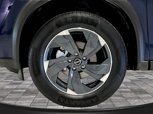 Used 2025 Nissan Rogue SV image 33