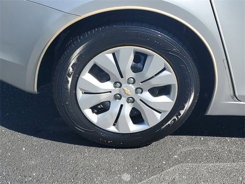 Used 2015 Chevrolet Cruze LS image 7
