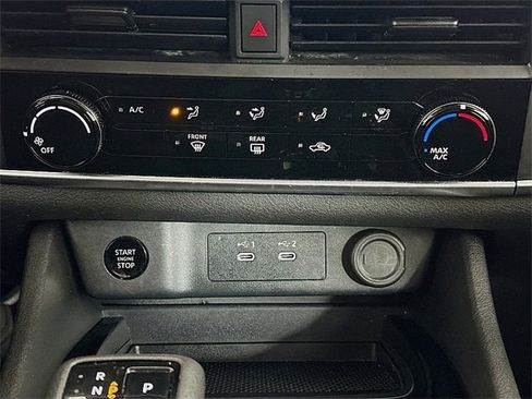 Used 2024 Nissan Rogue S image 16