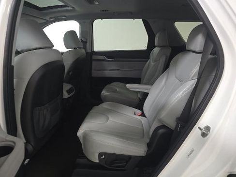 Used 2022 Hyundai Palisade SEL w/ Premium Package FWD image 11