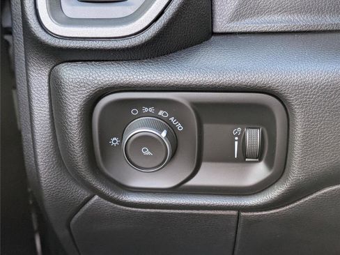 Used 2024 RAM 2500 Tradesman w/ Chrome Appearance Group image 21