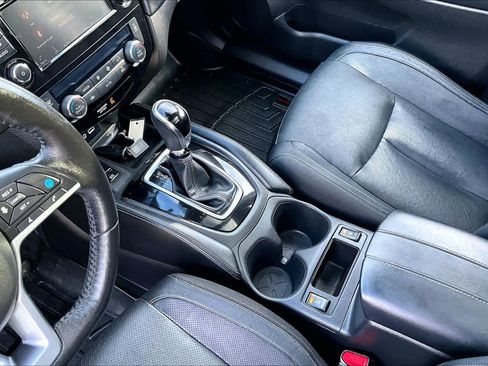 Used 2018 Nissan Rogue SL w/ Premium Package image 15