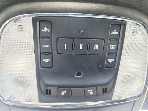 Used 2023 Chrysler 300 S image 38