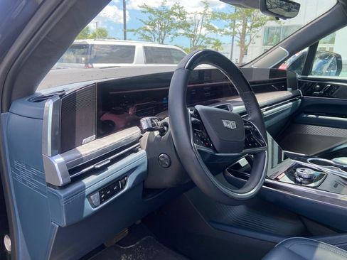 Certified 2026 Cadillac Escalade IQ Sport 2 w/ LPO, ONYX Package AWD/4WD image 10
