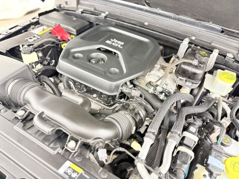 Used 2022 Jeep Wrangler Unlimited Sahara image 30