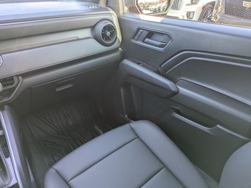 Used 2025 Chevrolet Colorado Trail Boss image 9