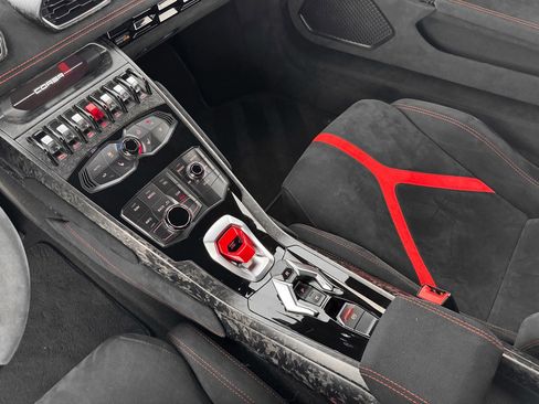 Used 2018 Lamborghini Huracan Performante AWD/4WD image 22