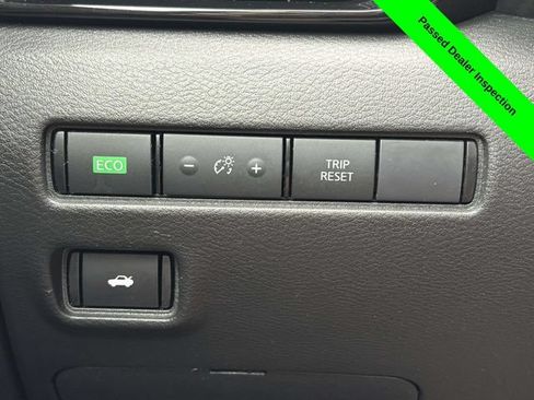Used 2024 Nissan Sentra SV FWD image 11