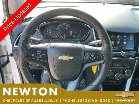 Used 2022 Chevrolet Trax LT AWD/4WD image 12